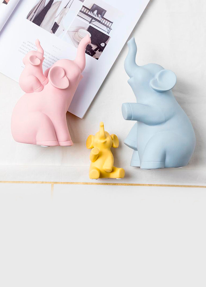 Conjunto figuras de cerámica familia de elefantes en tonos pastel